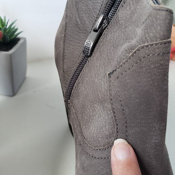 Vince Camuto Suede Fringe Ankle Womens Boots Sz 9M Boho Western Festival Chunky - Picture 12 of 14